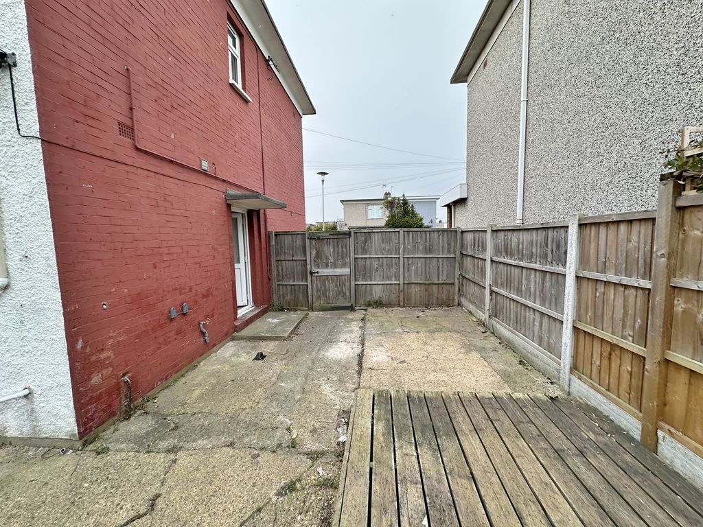 Queen Elizabeth Avenue